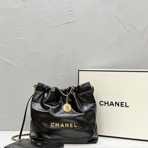 Chanel 22 Large in Quilted Patent Leather